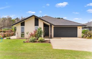 127 McRobbie Road, Kingseat