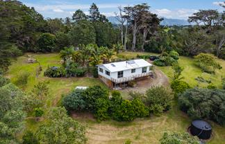 186 Old School Road, Maungakaramea