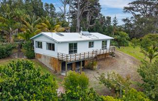 186 Old School Road, Maungakaramea