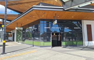 Popular corner site at the Manukau Bus Station