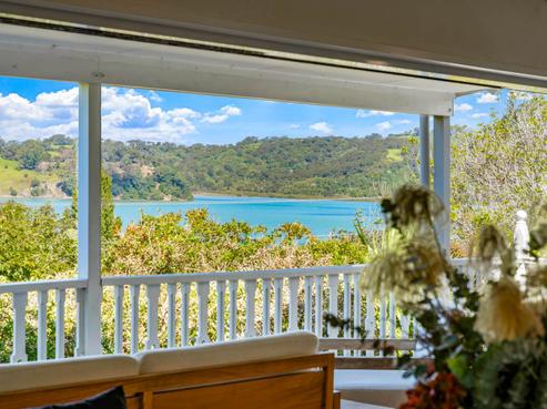6 Young Street, Mahurangi East