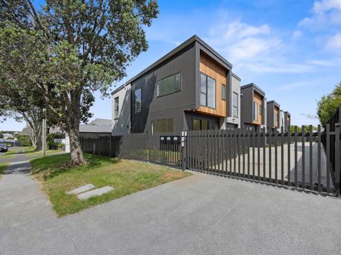 2 Hollywood Avenue, Epsom