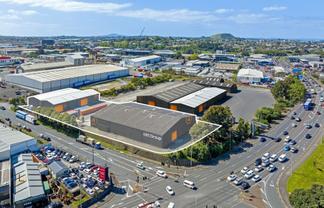 Spacious Heavy Industrial Warehouse & Yard