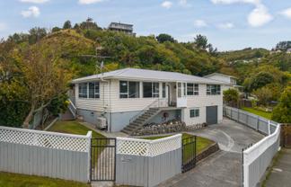 11 Tweed Road, Papakowhai