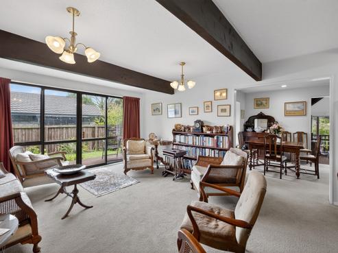 302 Lake Terrace Road, Shirley