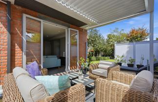 1 Henley Green, Northwood