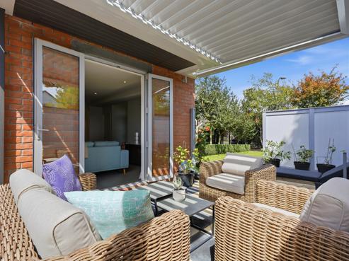 1 Henley Green, Northwood