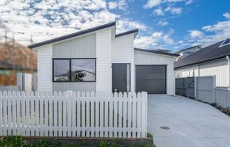 15 Whakairo Crescent, Gulf Harbour