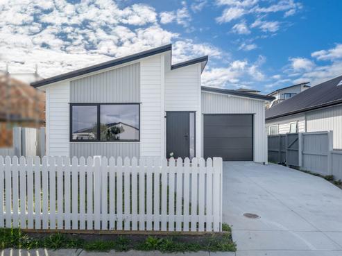 15 Whakairo Crescent, Gulf Harbour