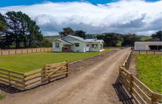 211 River Road, Kumeroa