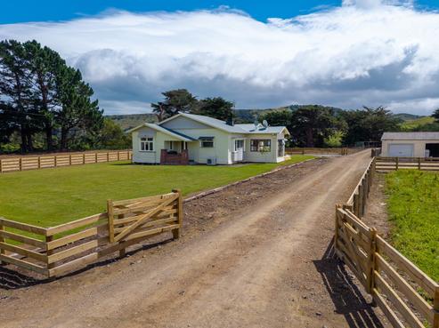 211 River Road, Woodville