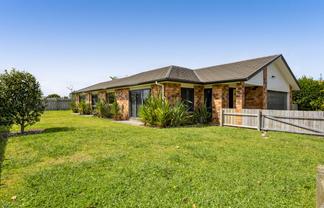 8 County Drive, Hawera