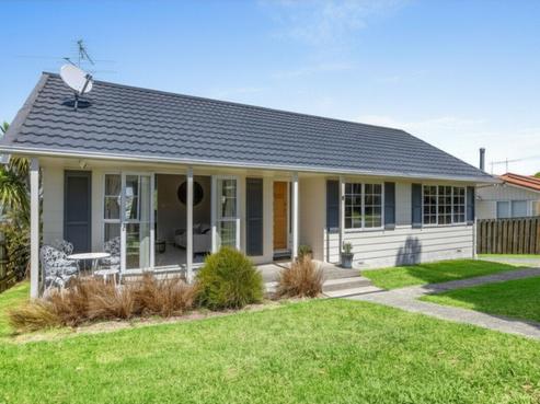 9 Amorino Drive, Red Beach
