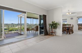 15 Diamond Head, Hairini