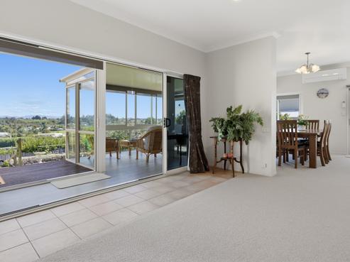 15 Diamond Head, Hairini