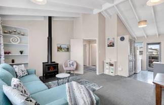 Flat 2/684 Main Road Stoke, Stoke