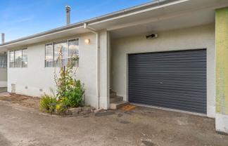 Flat 2/684 Main Road Stoke, Stoke