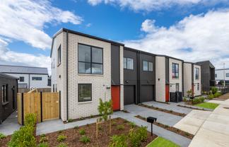 49 Nga Pona Toru Road, Flat Bush