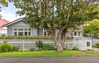 21 Chamberlain Road, Karori