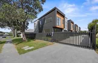 2D Hollywood Avenue, Epsom