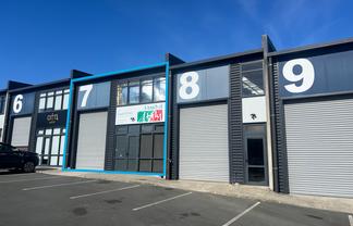 Immaculate 163m² Industrial Unit