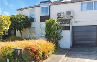 2/107 Holly Road, Saint Albans