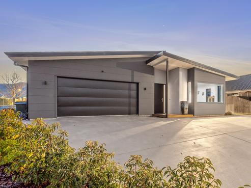 7 Tahi Street, Albert Town
