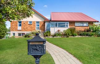 7 Essex Street, Weston