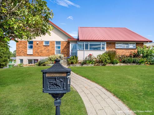 7 Essex Street, Weston