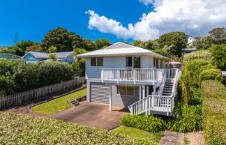 38 Ocean Road, Surfdale