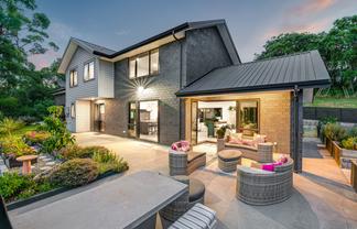 8 Roberts Road, Matakatia