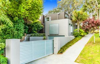 40 Golf Road, Epsom