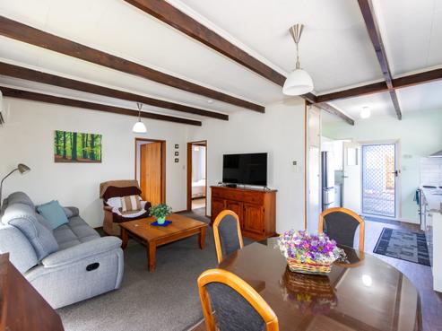 4/1009 Tomoana Road, Mahora
