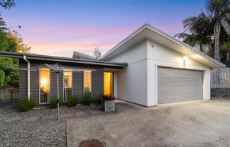 6 Domain Lane, Mangere Bridge