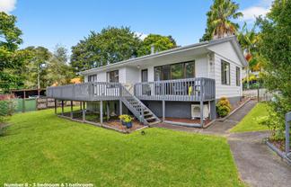 8 Wirihana Road, Titirangi
