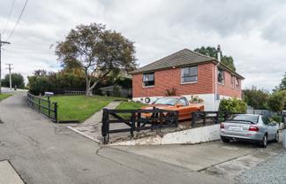 70 Old North Road, Marchwiel