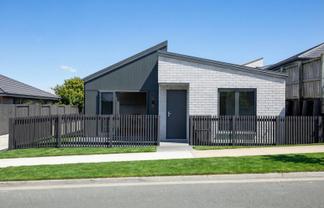 1/42 Ladeira Place, Fitzroy