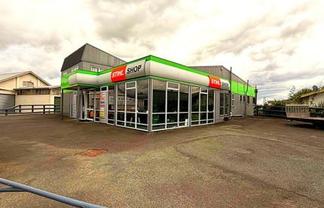 Retail Showroom and Workshop Huge Exposure