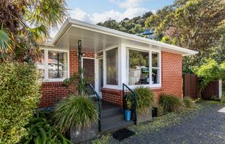 2/159 Muritai Road, Eastbourne