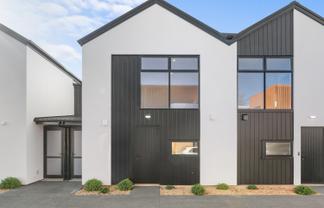 16/130 Holly Road, Saint Albans