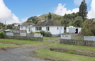 6 Station Road, Hunterville