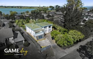 16 McInnes Road, Weymouth