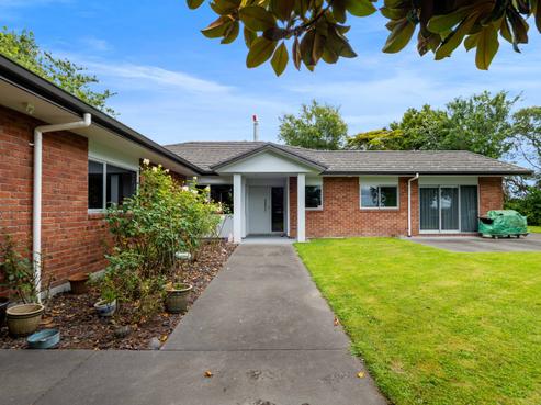 565 Climie Road, Stratford