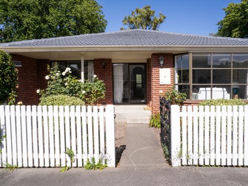 2/11 Office Road, Merivale