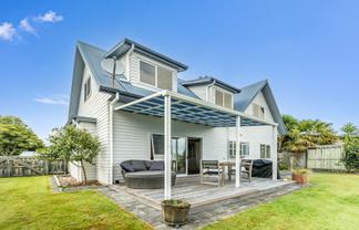 12 Stonebridge Park Drive, Holdens Bay