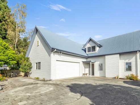 12 Stonebridge Park Drive, Holdens Bay
