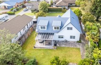 12 Stonebridge Park Drive, Holdens Bay