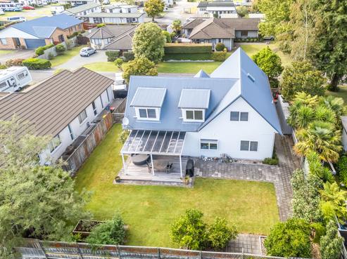 12 Stonebridge Park Drive, Holdens Bay