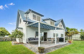 12 Stonebridge Park Drive, Holdens Bay