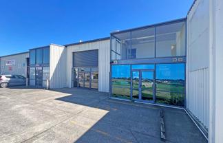 PREMIUM RETAIL ON MANUKAU RD
